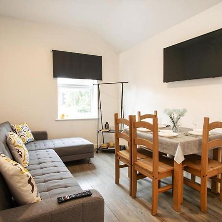 Spacious 2 Bedroom Apartments - 5 Mins From Qmc, Universities And City Centre! Nottingham Esterno foto