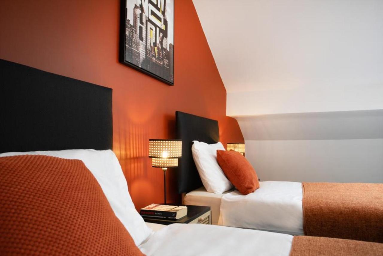 Spacious 2 Bedroom Apartments - 5 Mins From Qmc, Universities And City Centre! Nottingham Esterno foto