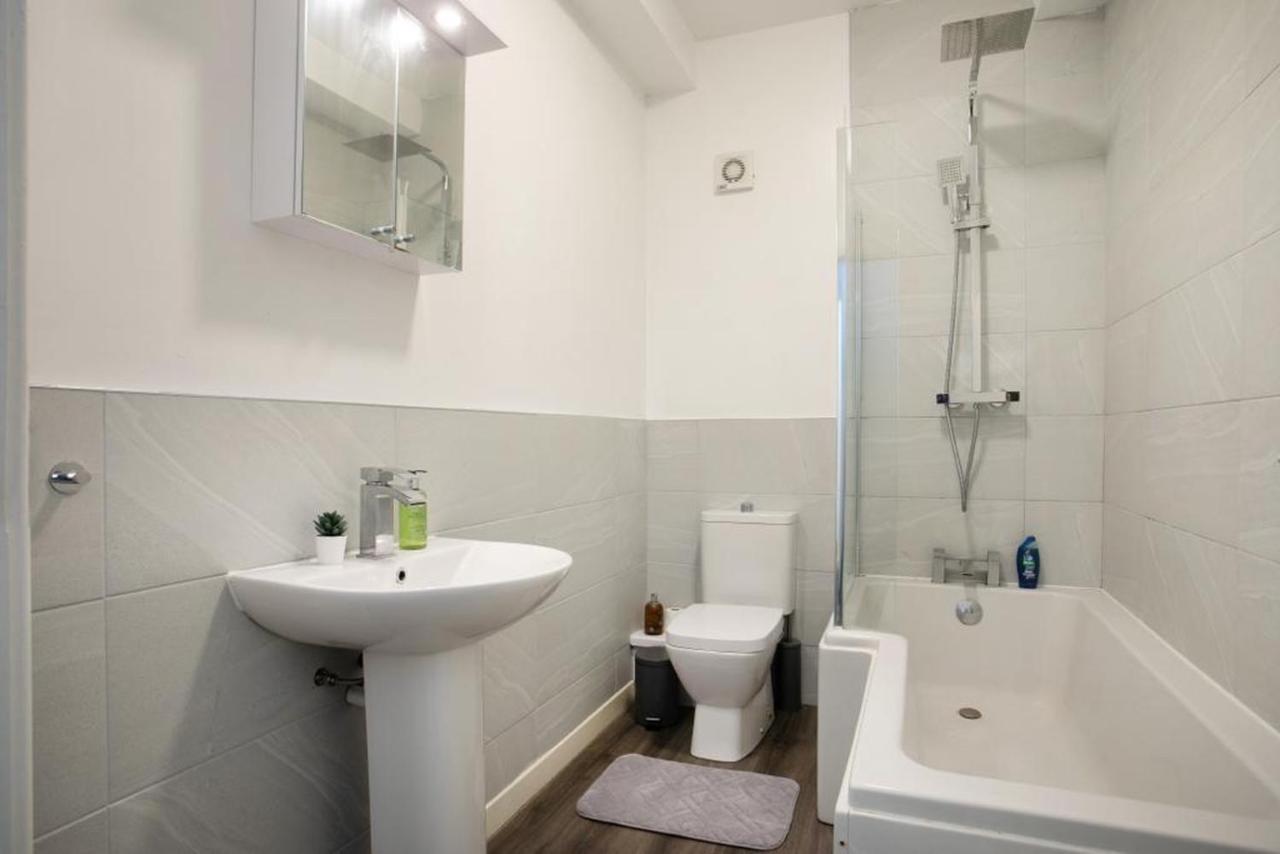 Spacious 2 Bedroom Apartments - 5 Mins From Qmc, Universities And City Centre! Nottingham Esterno foto